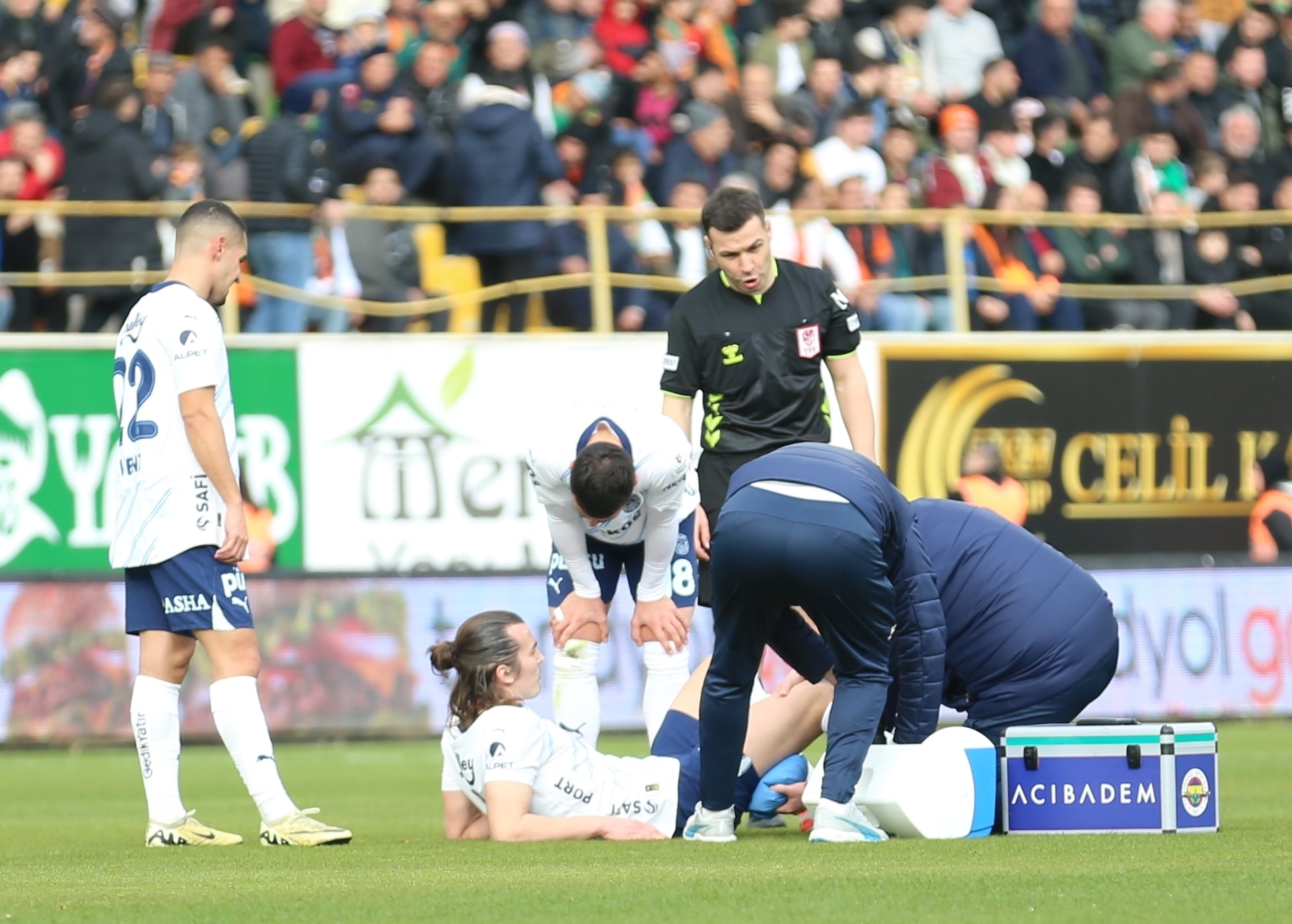 Çağlar da bıraktı, 2 maçta 4 stoper gitti!