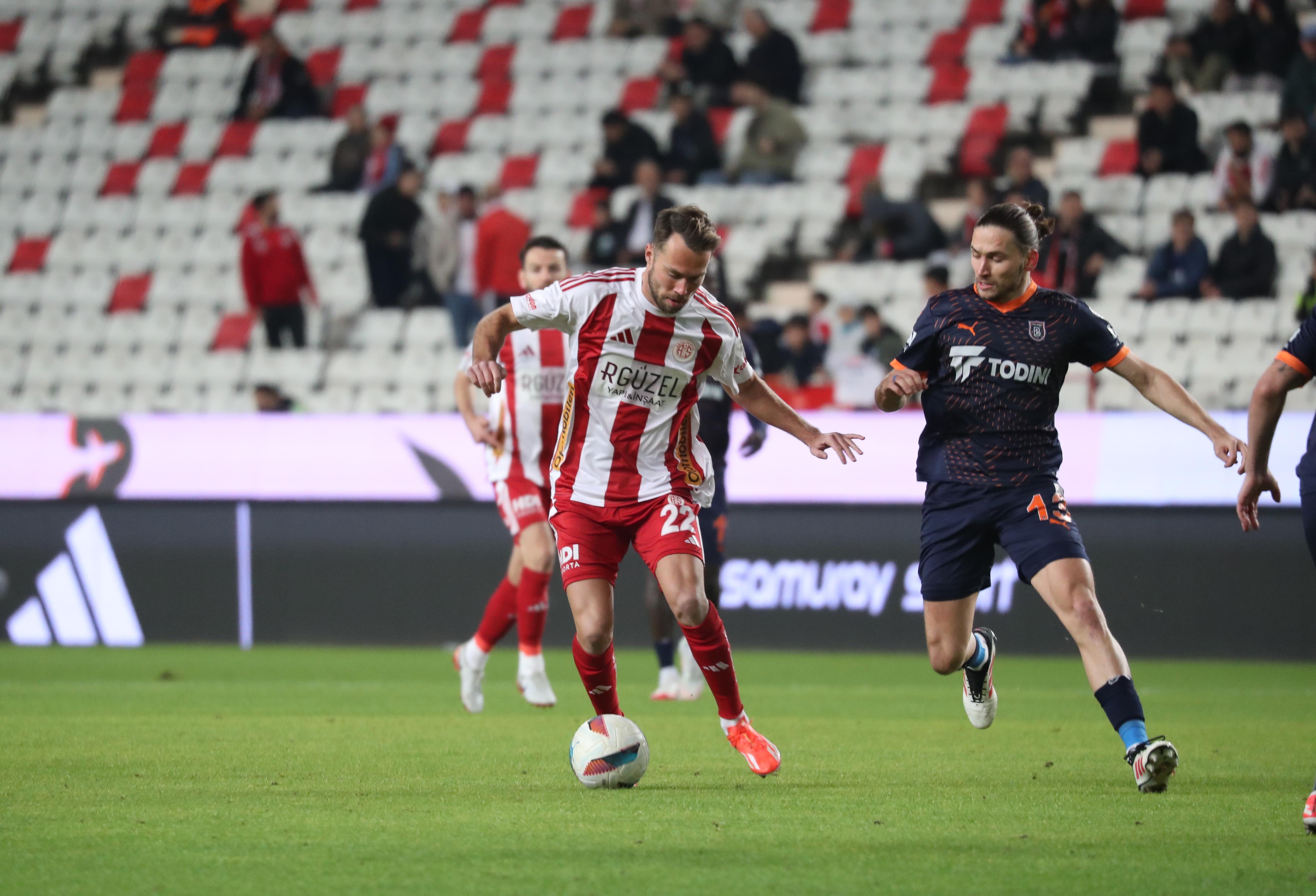 Antalyaspor-Başakşehir maçında gol sesi çıkmadı