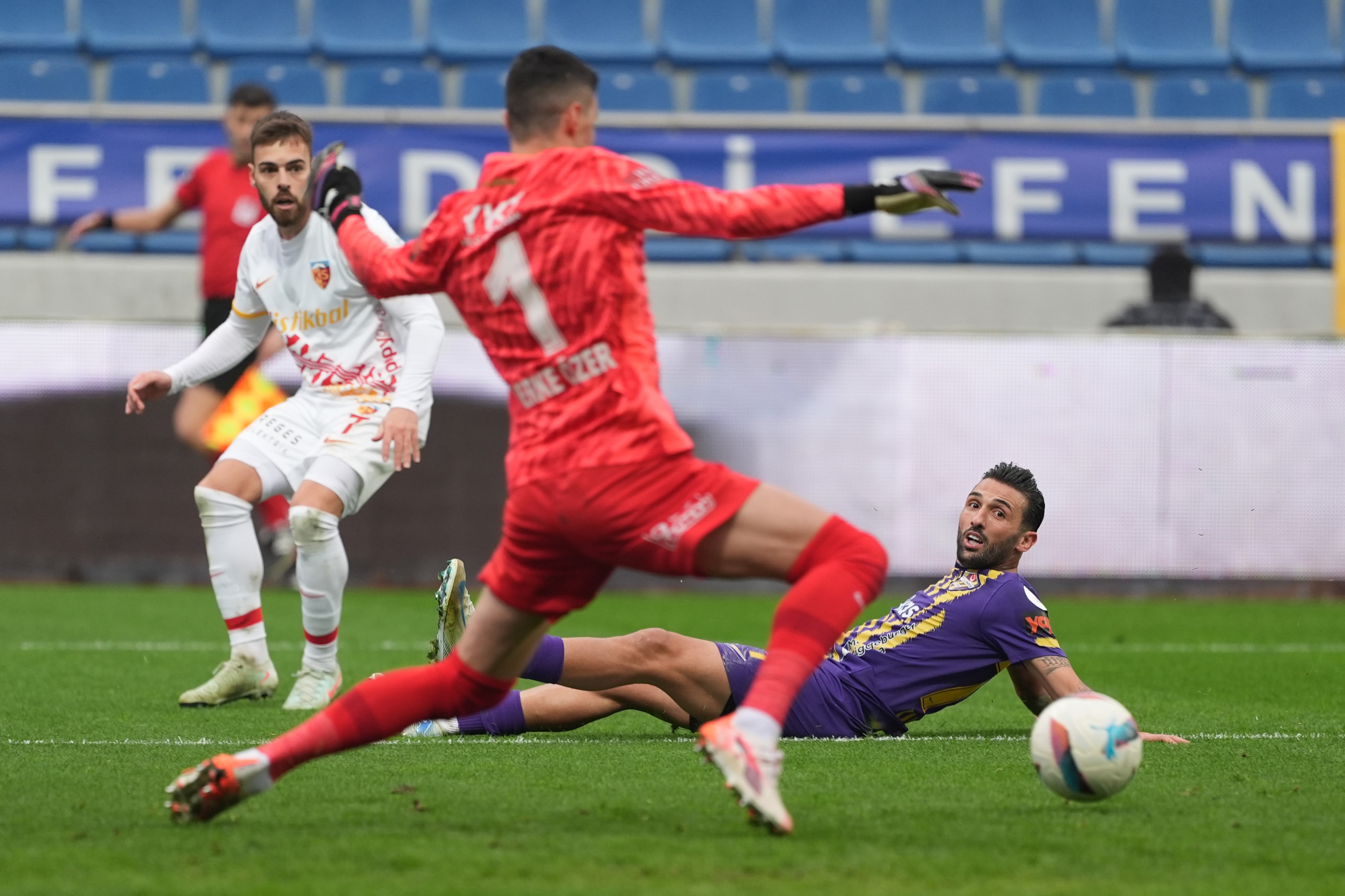 Kayserispor puanı uzatmada kurtardı