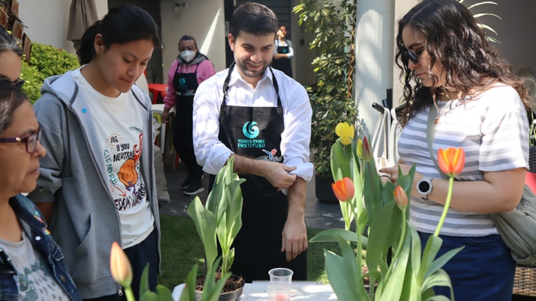 Soyulan vakıfta hâlâ Lale Devri yaşanıyor