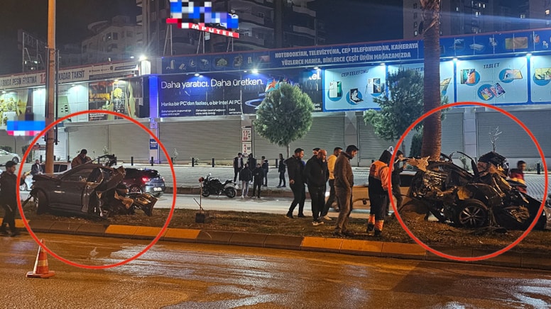 Adana'da ağaca çarpan otomobil ikiye bölündü