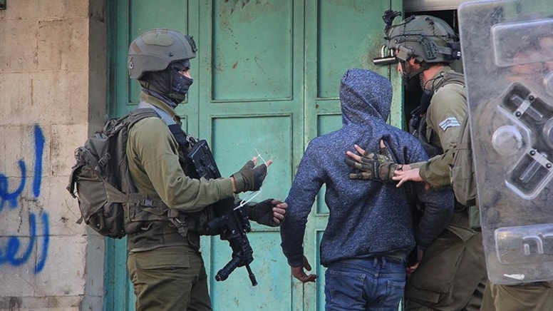 İsrail Batı Şeria'da 3 Filistinliyi darp etti