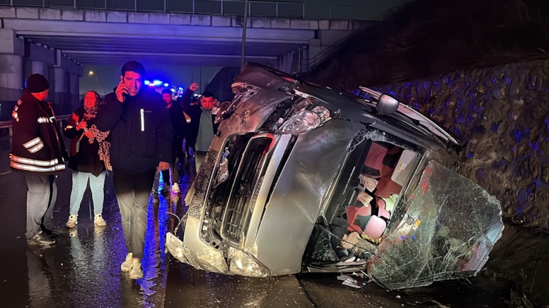 Kocaeli'de otomobiller çarpıştı: 5 yaralı