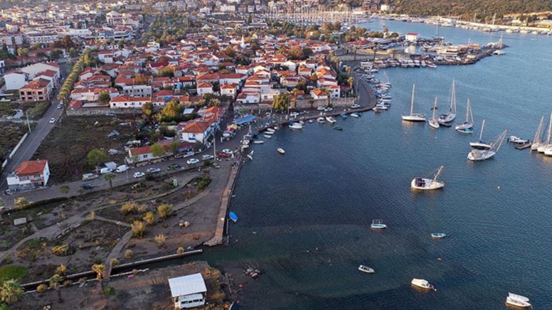 İzmir'de kan donduran olay! 1 yaşındaki bebeğini denize attı