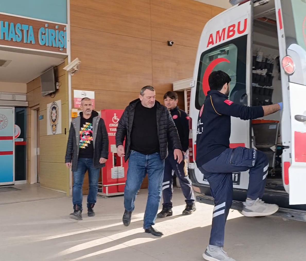 Kömür sobasını yakıp uyudular, ölümden döndüler