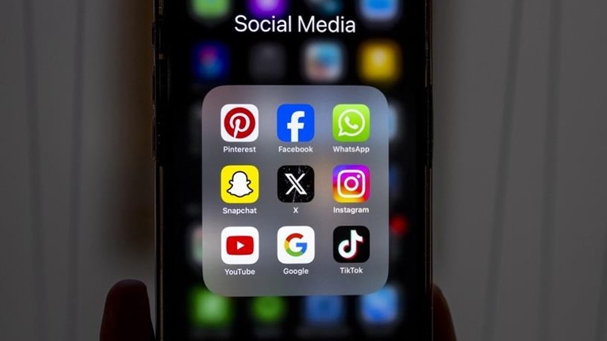 Bakan duyurdu: Sosyal medyaya yeni düzenleme: Kademeli yaş kısıtlaması geliyor!