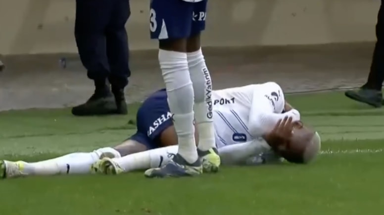 Talisca'ya Alanya'da su şişesi attılar