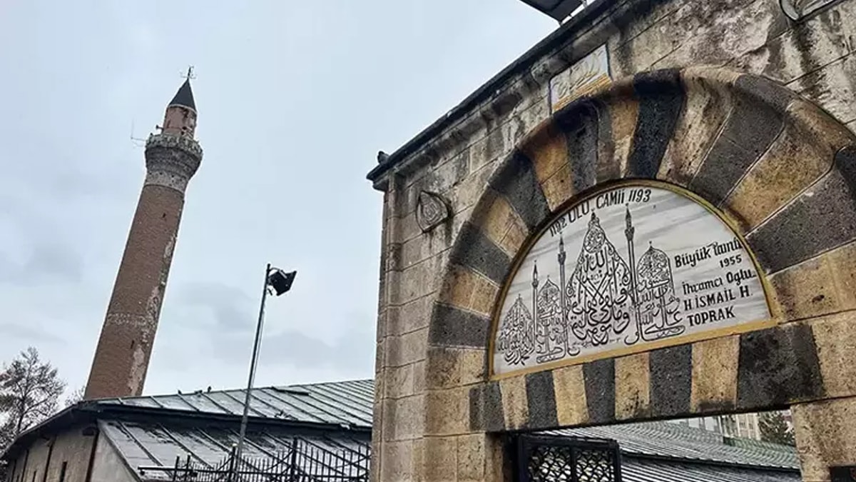 Tarihi Ulu Cami'nin minaresinde 5 yıldır 'eğilme' gözlenmedi