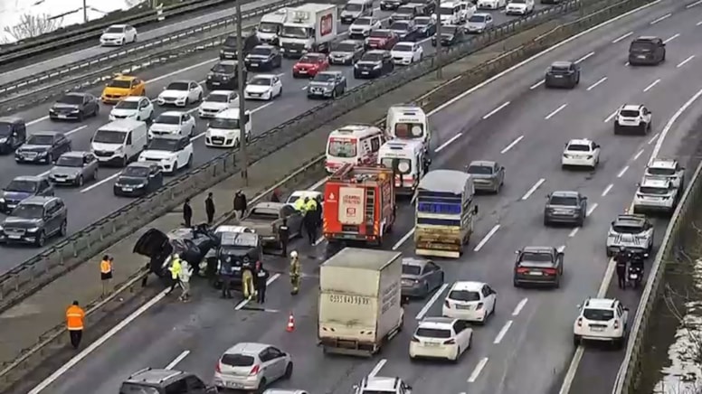 TEM'de zincirleme kaza: Yaralılar var