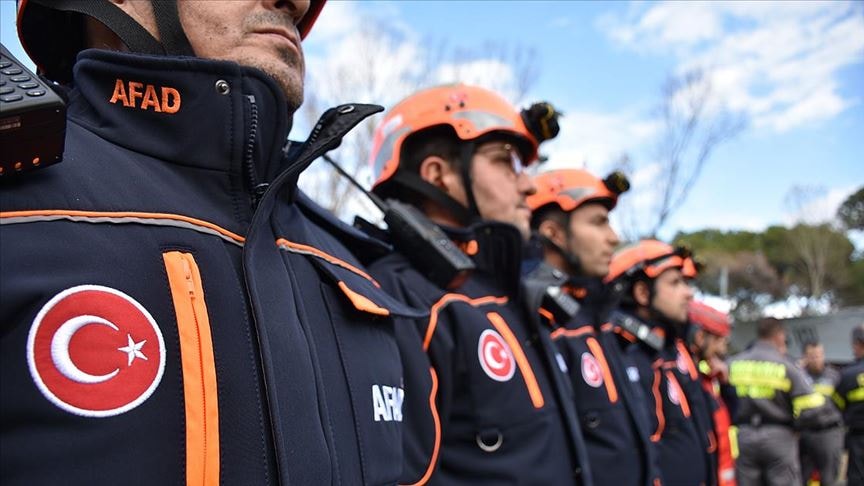 Ege'de deprem hazırlığı: AFAD 70 kişilik ekibi İzmir'e gönderdi