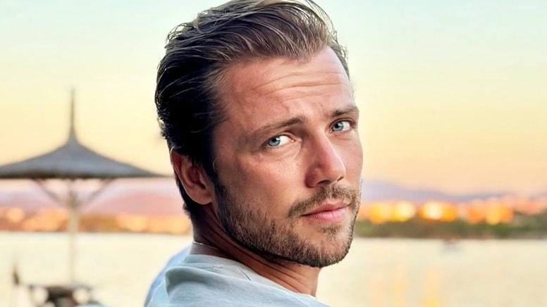 Tolga Sarıtaş kaza geçirdi