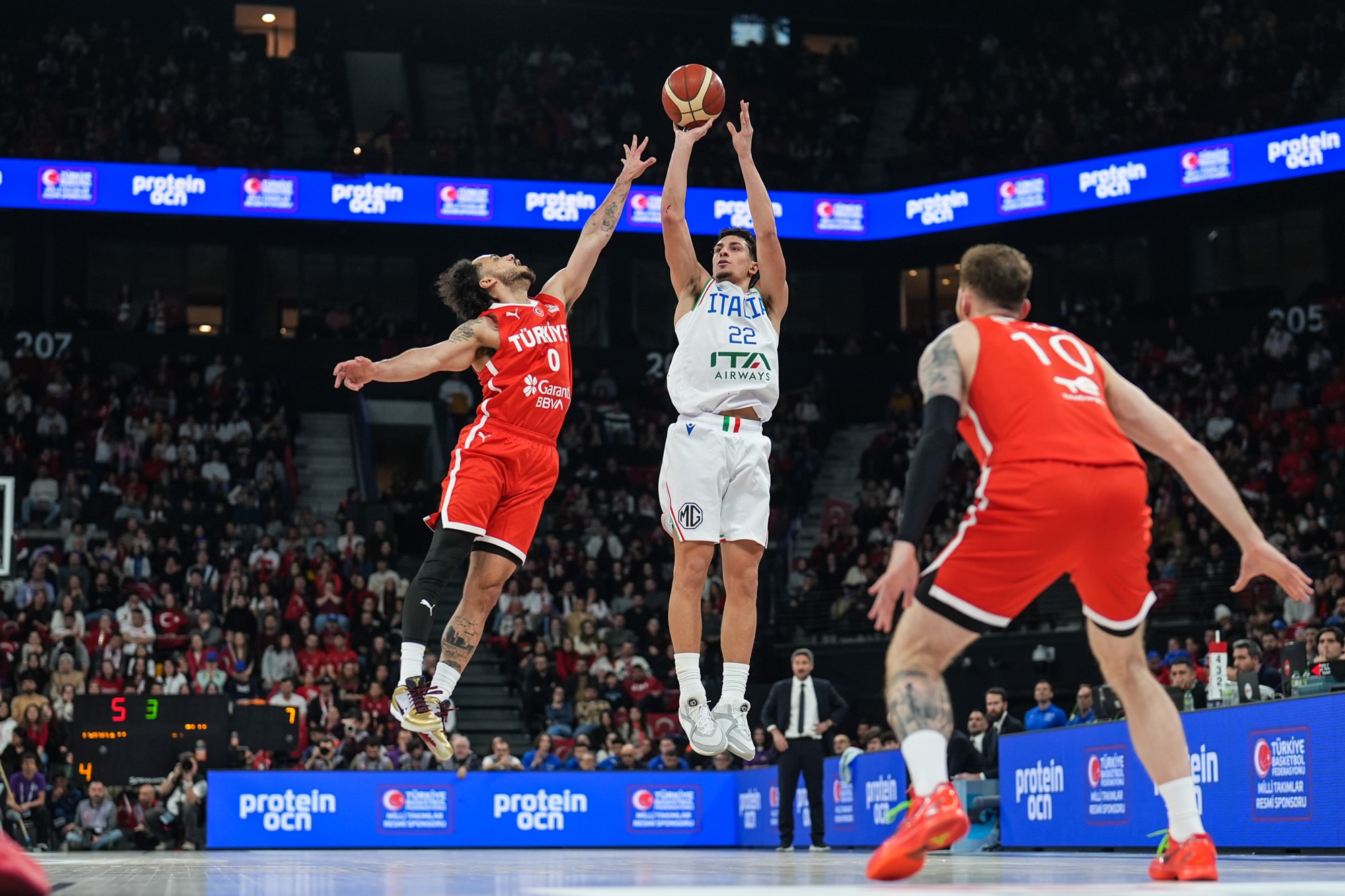 12 Dev Adam, İtalya'ya yenildi