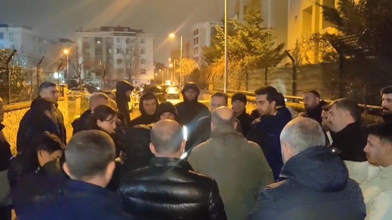 İstanbul'da yürekler ağza geldi, 4 katlı bina boşaltıldı