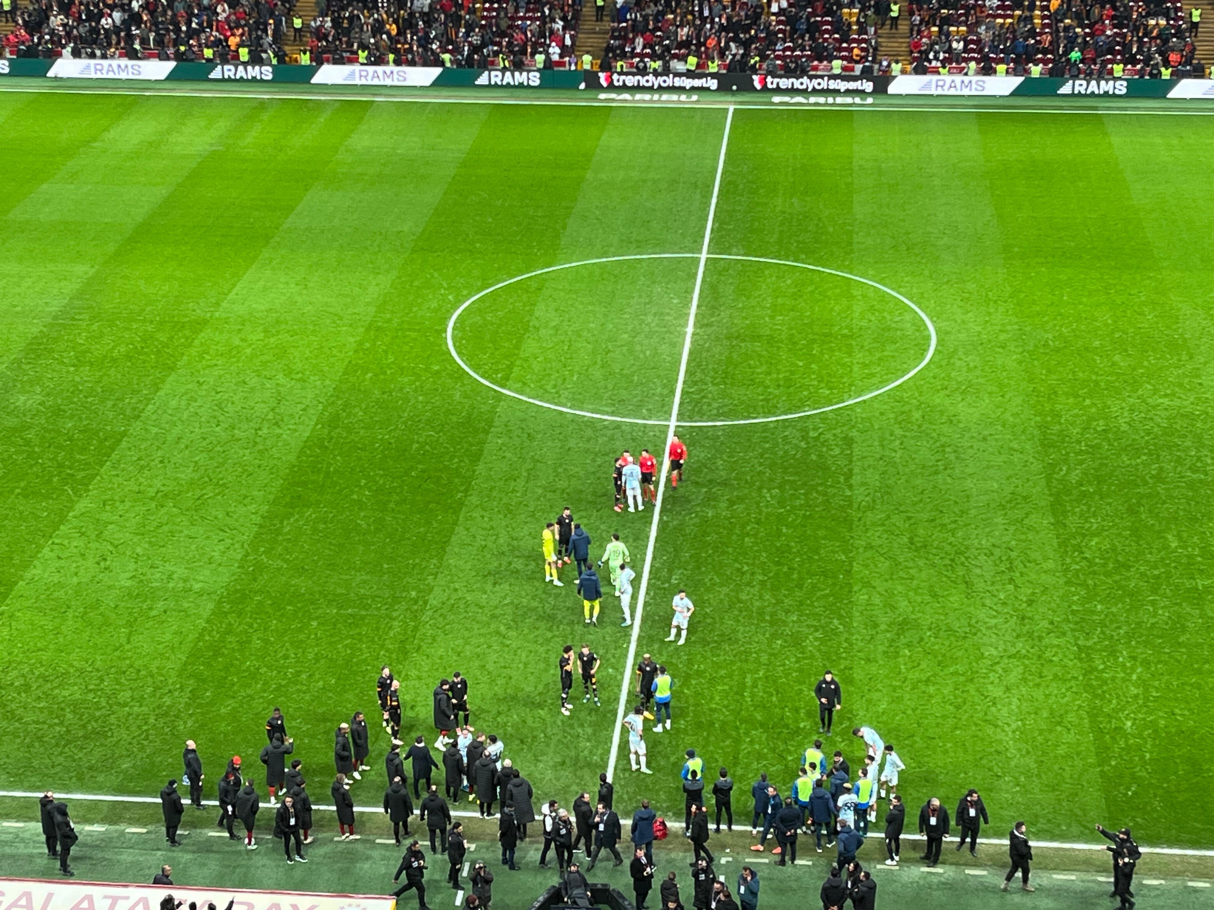 Adana Demirspor, sahadan çekildi!