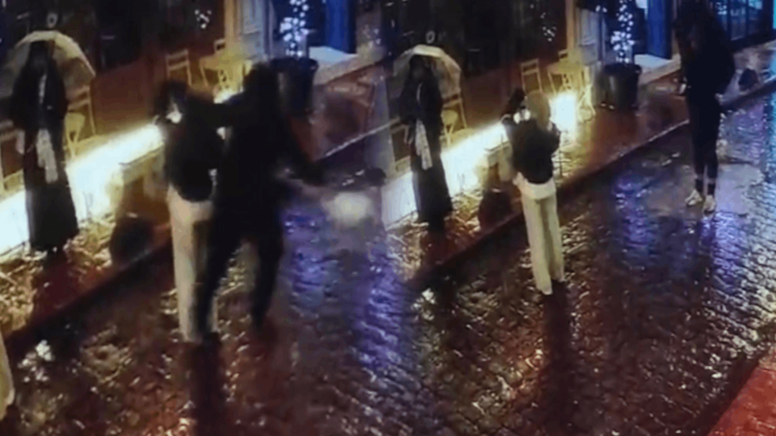 Taksim’de film gibi olay: Önce gasp etti sonra selfie çekti