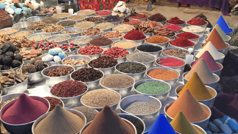 Grip olan aktara koşuyor