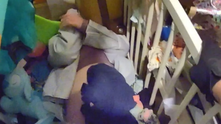 Yazdığı iki kelime ele verdi: Aranan kadın oyuncakların arasında yakalandı