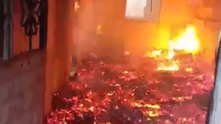 Yalnız yaşayan yaşlı adam uykudayken alevler içinde kaldı