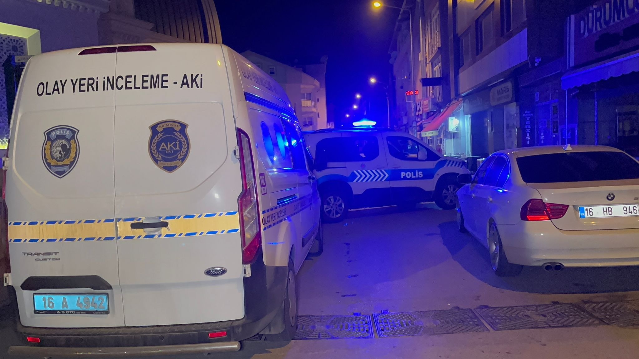 Yaya geldikleri kahvehaneyi kurşunlayıp, kaçtılar