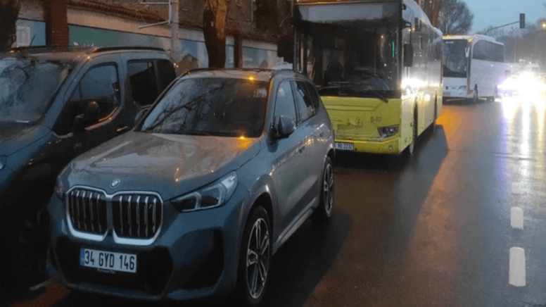 İETT otobüsü otomobile çarptı: 2 kişi yaralandı