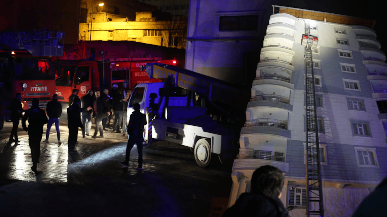 Daha önce yük taşıdıkları binada bu sefe can taşıdılar