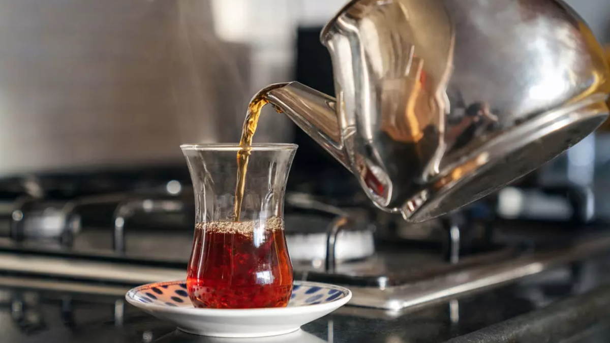 Çay demlerken yapılan bu hata kansere daveteye çıkarıyor