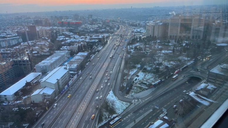 İstanbul trafiğine kar etkisi: Yollar boş kaldı
