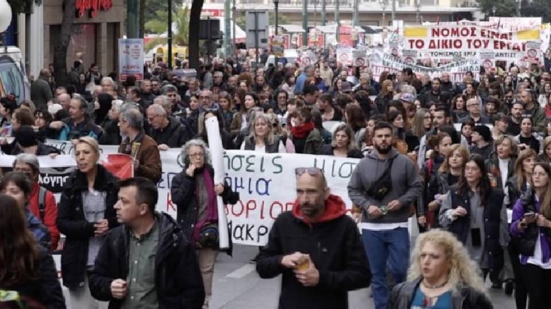 Komşuda Gazeteciler greve çıktı