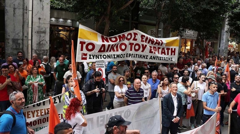 Yunanistan'da memurlar iş bırakıyor