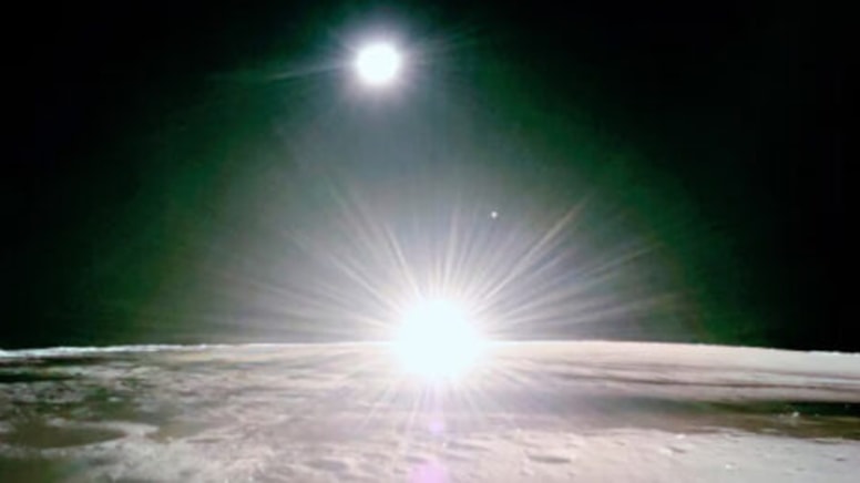 NASA, Ay'da gün batımını paylaştı