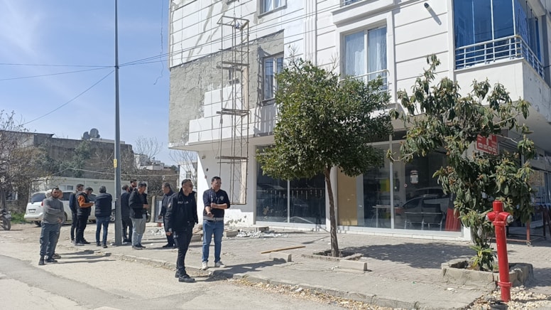 İnşaat iskelesi çöktü: 2 işçi ağır yaralı