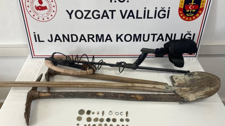 Kaçak kazı yapan 2 kişi suçüstü yakalandı