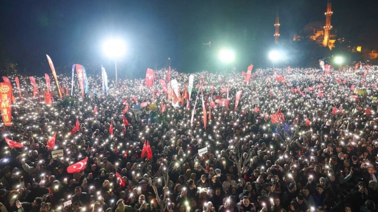 İmamoğlu'nun yayınını anlık izleyenlerin sayısı 2 milyonu aştı!