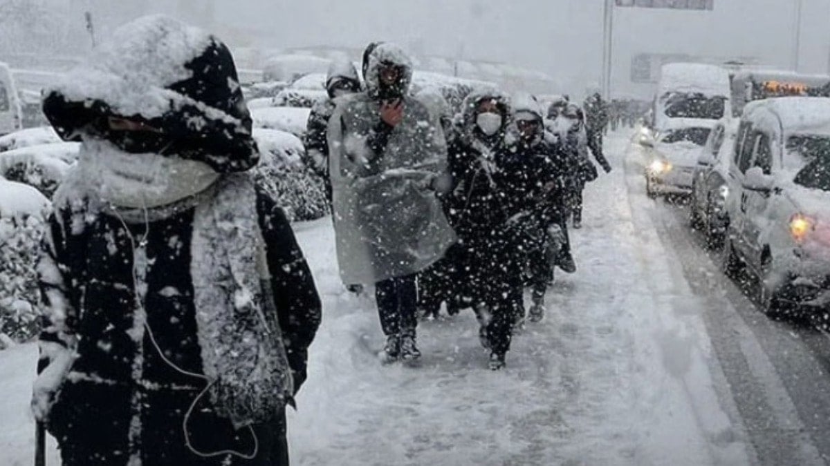 Şaka gibi ama AKOM İstanbul'a kar uyarısı yaptı