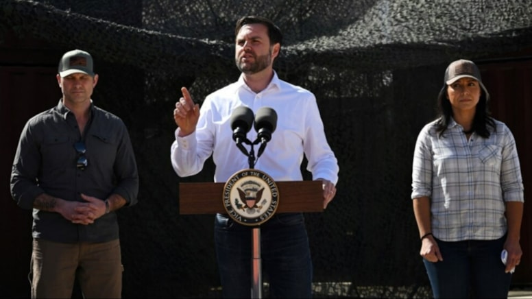 ABD hükümetinin önde gelen isimleri, Meksika sınırında toplandı