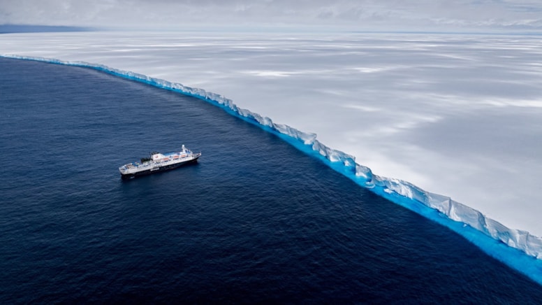 Dünyanın en büyük buzdağı karaya oturdu! Dünya için ne anlama geliyor?