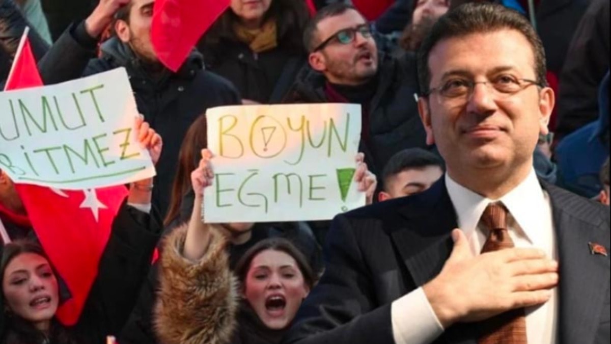 İmamoğlu kendisi için eylem yaparken gözaltına alınan üniversitelilerle emniyette karşılaşınca üniversitelileri kucakladı