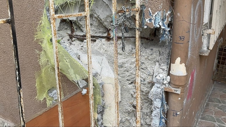 Küçükçekmece'de daire sakini şikayet etti, bina 'dayanıksız' çıktı! Tahliye edilip mühürlendi