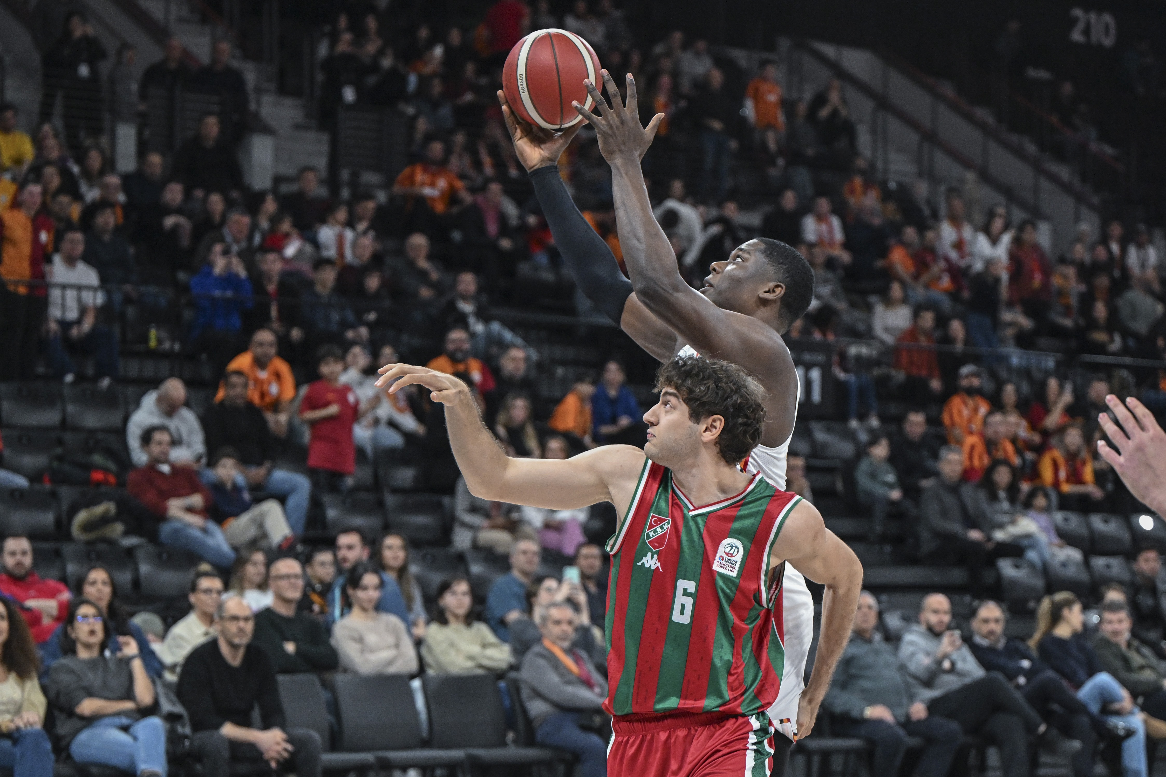 Galatasaray, Karşıyaka'yı '100'ledi