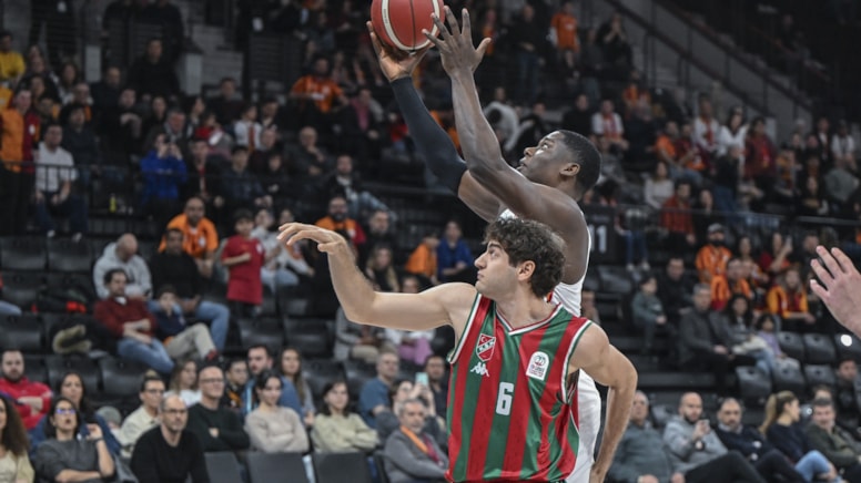 Galatasaray, Karşıyaka'yı '100'ledi