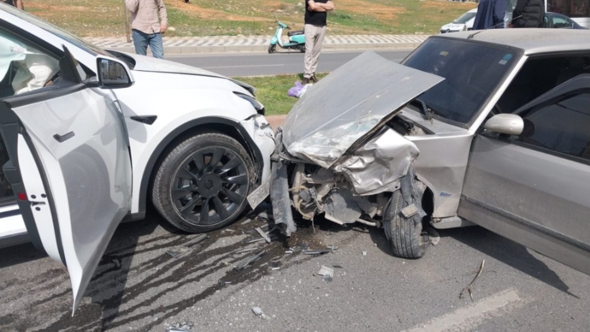 Kahramanmaraş'ta zincirleme trafik kazası: 2'si polis 4 kişi yaralandı