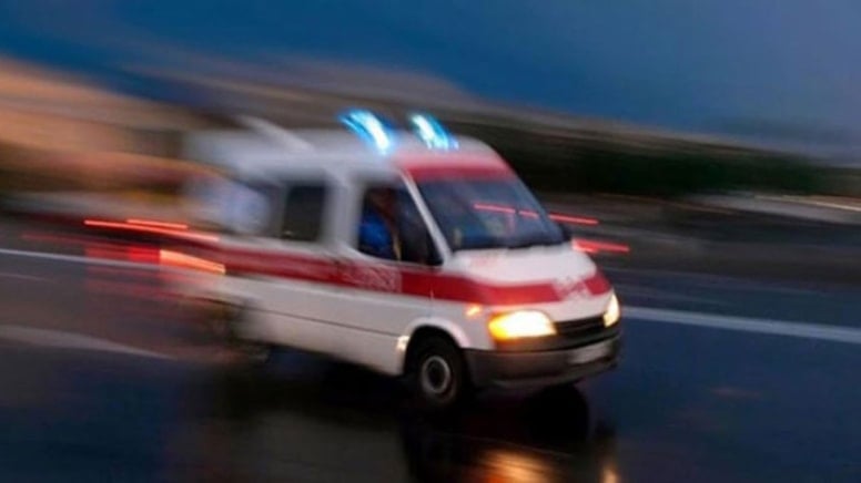 Yolcu otobüsü ile otomobil çarpıştı: Yaralılar var