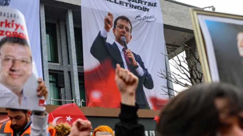 Valilikten 'İmamoğlu posterlerini indirin' talimatı! Valilikten 'İmamoğlu posterlerini indirin' talimatı!