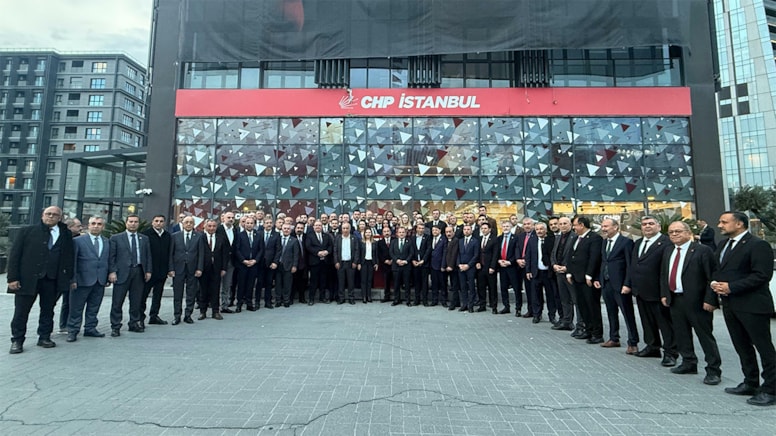 CHP’nin 81 il başkanından Özel'e kurultay desteği