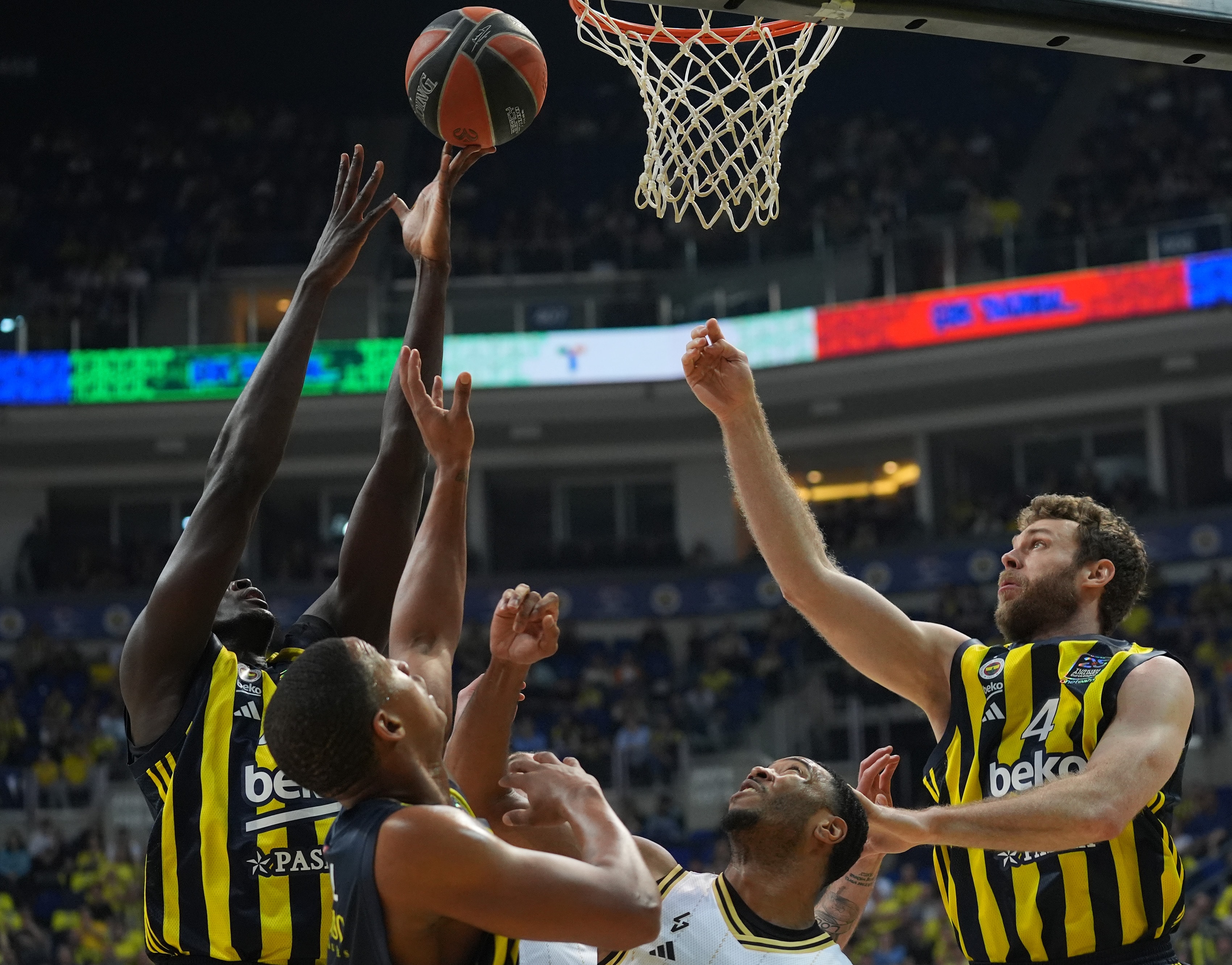 LDLC ASVEL'i yenen Fenerbahçe Beko seriye bağladı