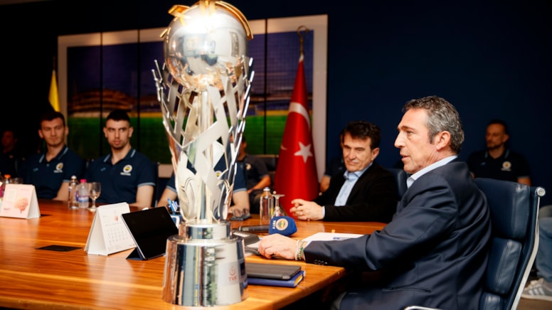 Kupa Ali Koç'a götürüldü