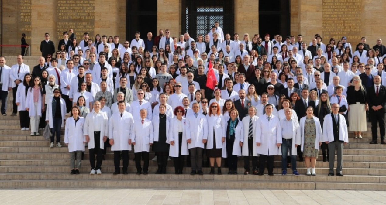 Sağlık Sistemi Çöküyor: 199 Doktor Bir Ayda Göç Etti