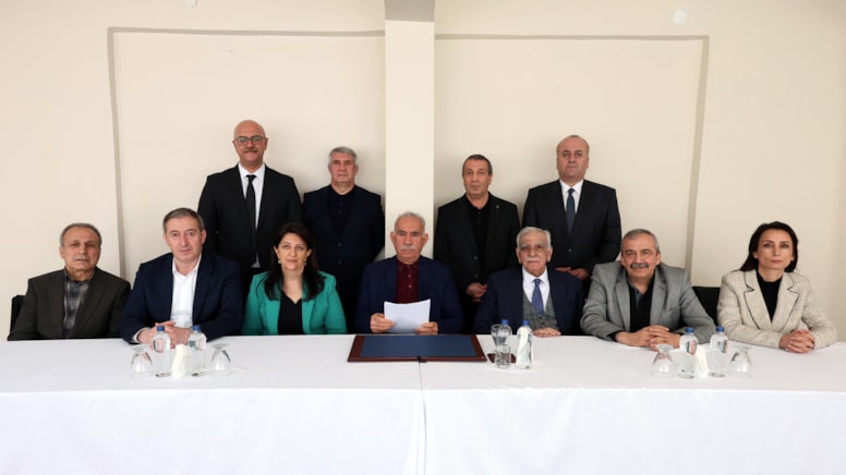 aa202502273718650737186505dempartiheyetiucuncukezimraliyiziyaretetti-2jpg-YP_qxVj-QUm0NARGI_bC8Q.jpg