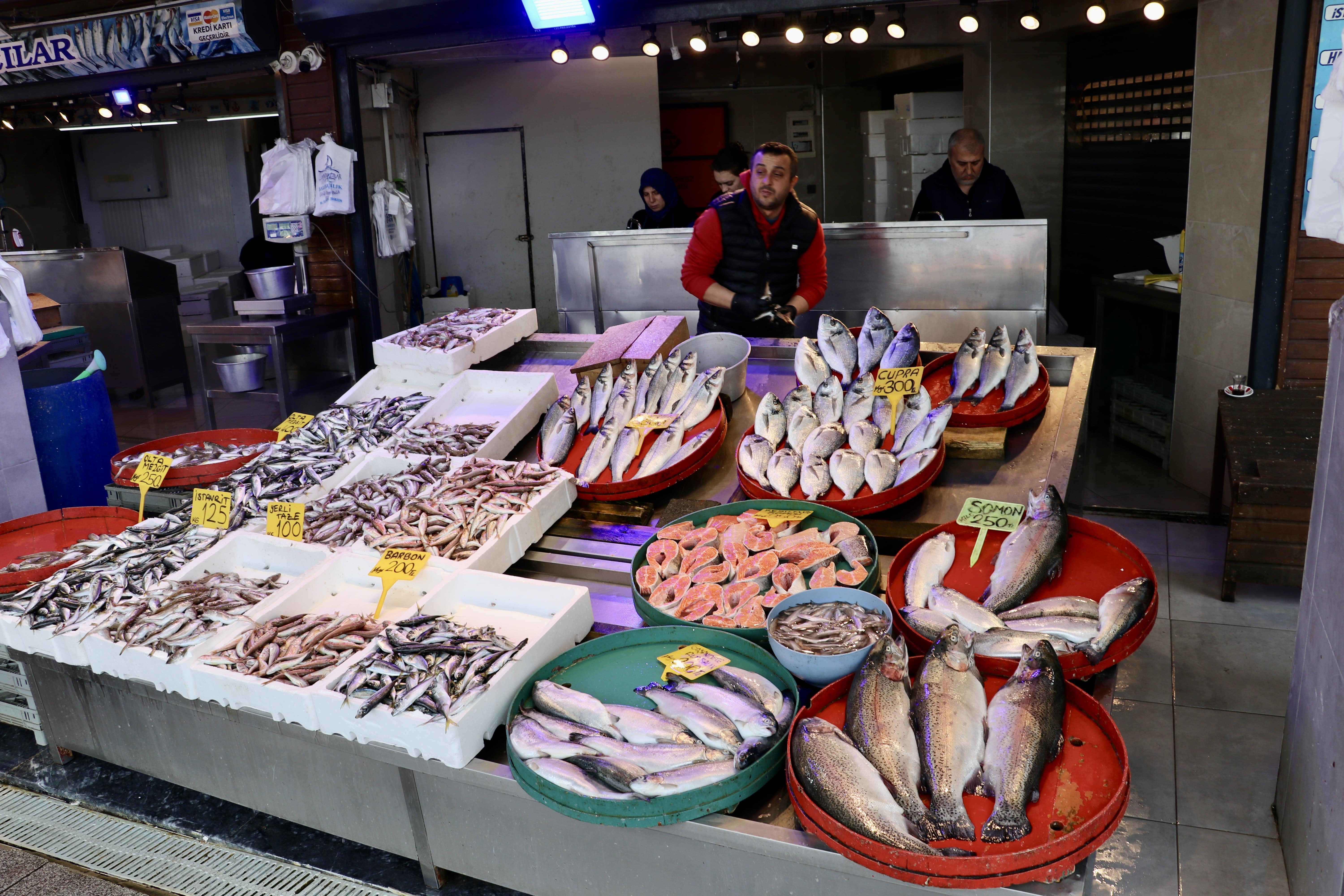 Herkes o balıkları alıyor: Kilosu 100 liradan kapış kapış satılıyor