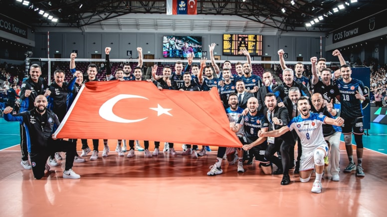 Halkbank altın setle Dörtlü Final'e yükseldi